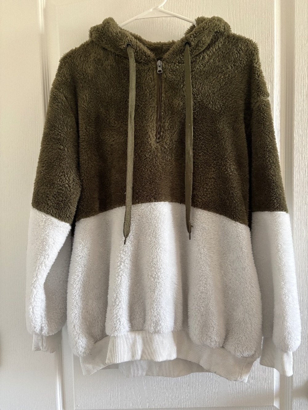 Cozy Green and White Pull-over
